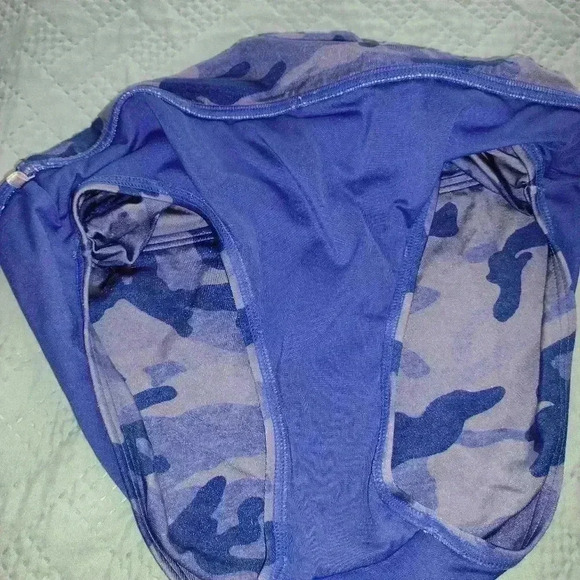 DKNY 2 peaces swimsuit size s - Picture 3 of 3